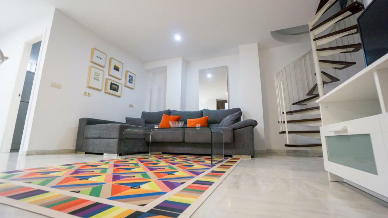 Rentalsevilla Espacioso Duplex En La Puerta Real Appartement